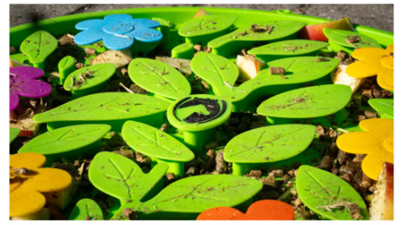 HORSE SNUFFLE MAT FLOWER POWER
